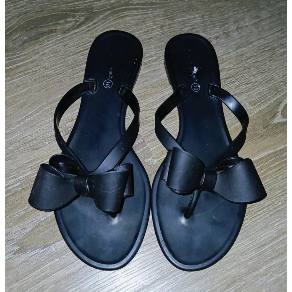 Charlie Paige Black Bow Jelly Flip Flop Sandals Size 10
